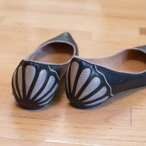Miz Mooz Size 8 Black Leather & Metallic Silver Jodi Flats